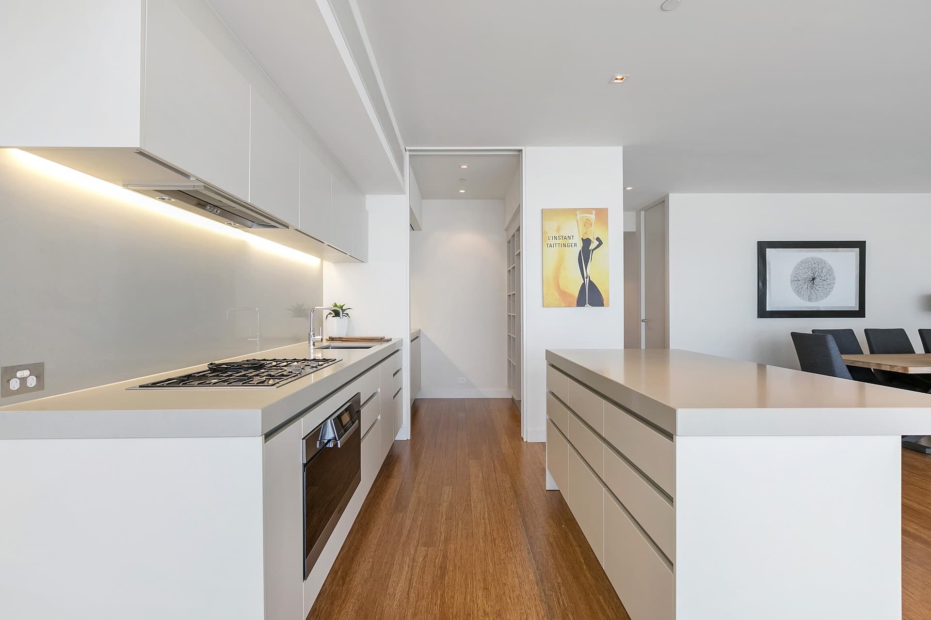 Level 21, Unit 2302/8 Kavanagh Street, Southbank - Thumbnail 4