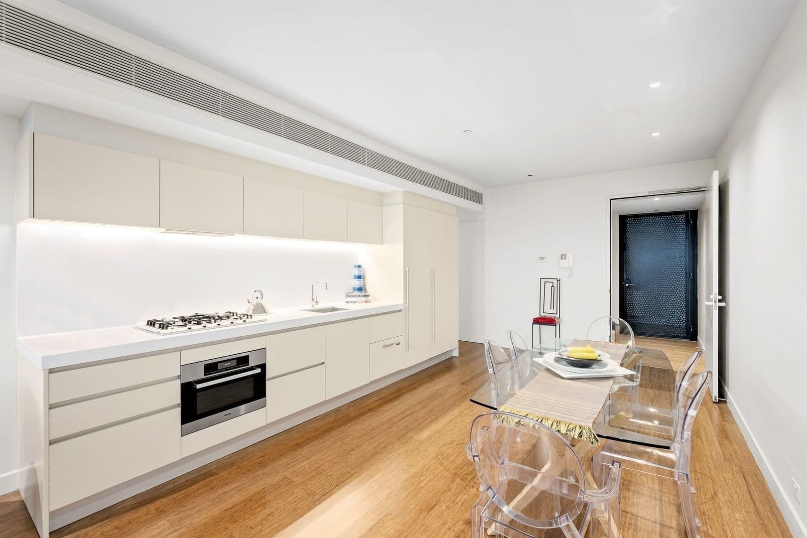 Level 13, Unit 1305/8 Kavanagh Street, Southbank - Thumbnail 2