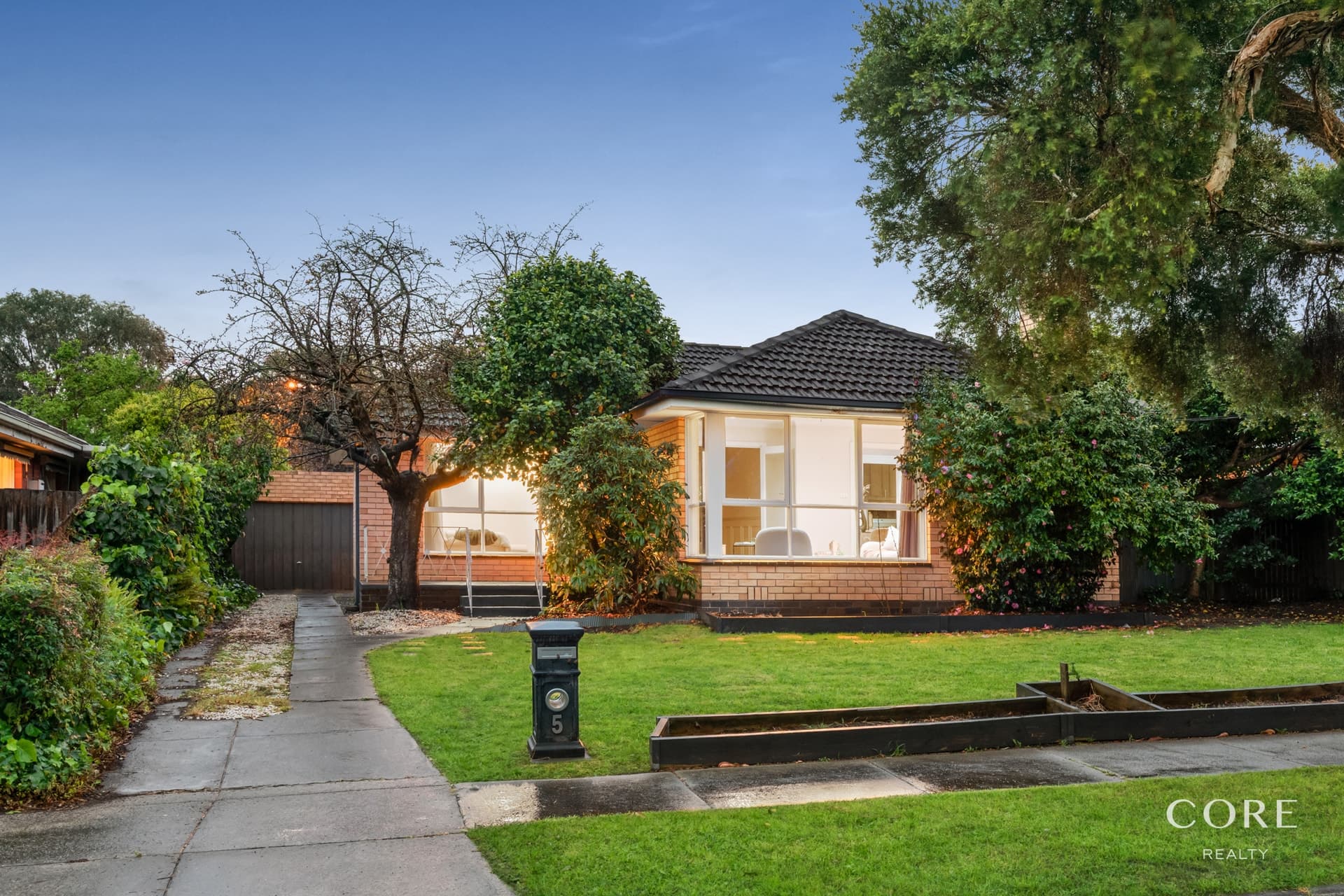 5 Crocus Crescent, Glen Waverley - Image 1