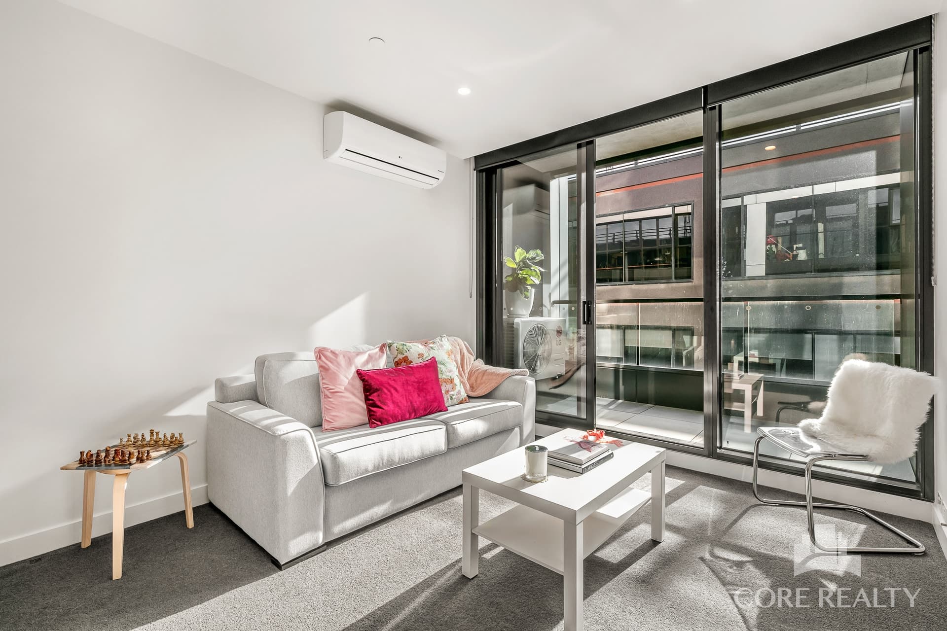 628/555 St Kilda Road, Melbourne - Thumbnail 2