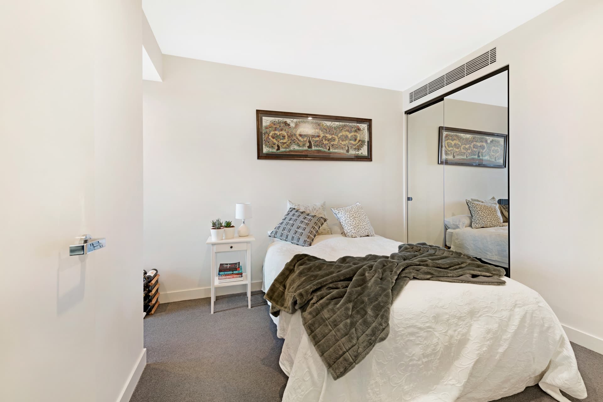 1023/555 St Kilda Road, Melbourne - Thumbnail 4