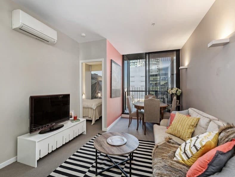 609/470 St Kilda Road, Melbourne - Image 1
