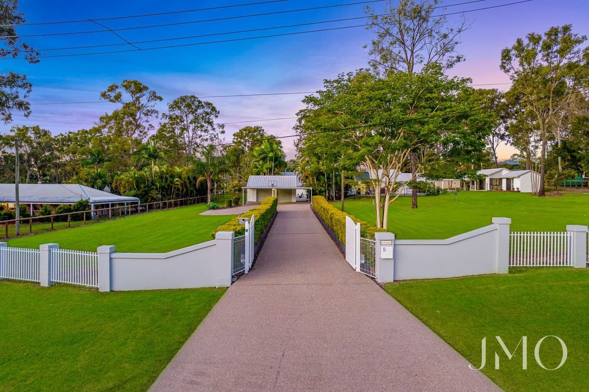 5 Mayes Place, Ormeau, Ormeau - Image 1