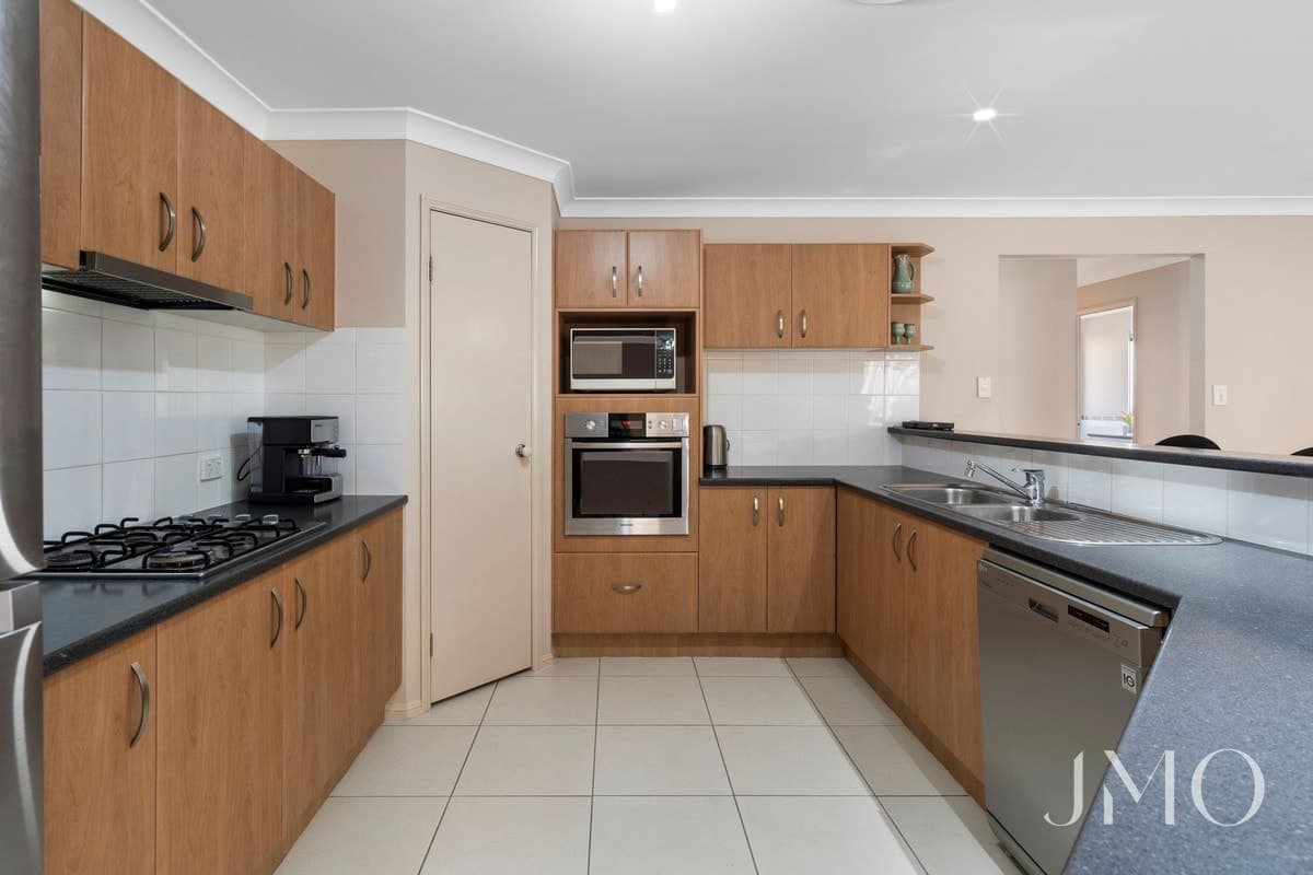 16 Lauradale Crescent, Ormeau, Ormeau - Thumbnail 3