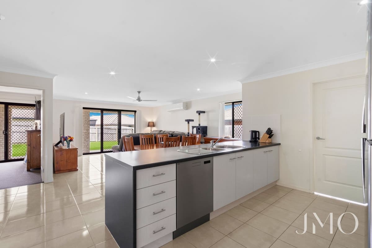 18 Custodian Crescent, Ormeau, Ormeau - Thumbnail 2
