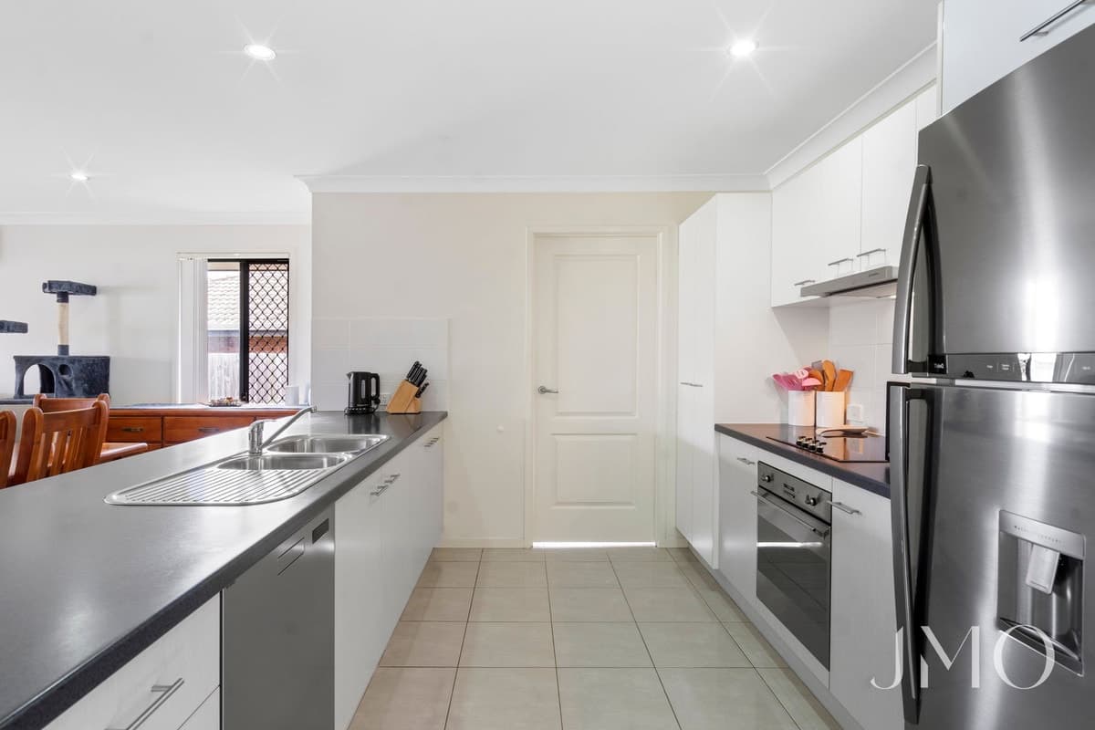 18 Custodian Crescent, Ormeau, Ormeau - Thumbnail 3