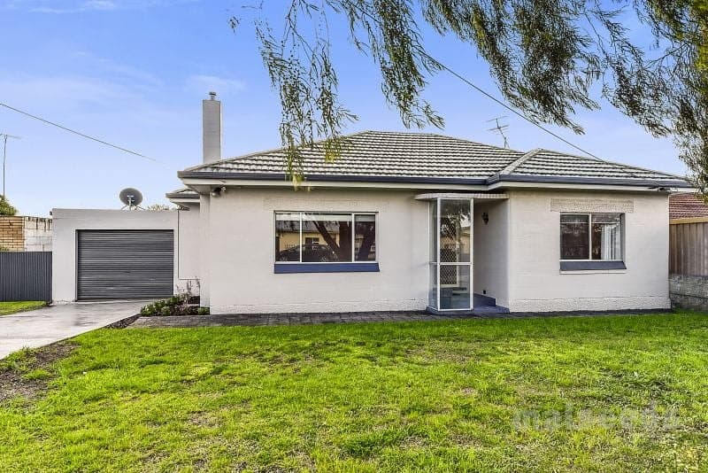 32 Vansittart Road Mount Gambier SA, Mount Gambier - Image 1