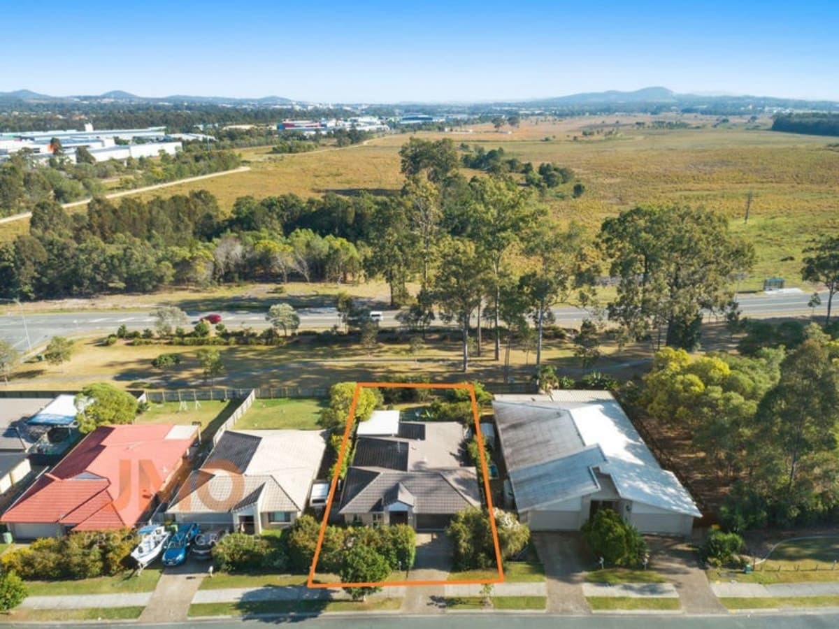 8 Anna Avenue, ORMEAU, Ormeau - Image 1