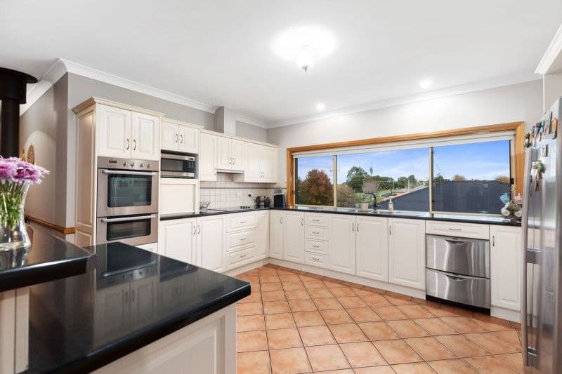 6 Hill Crescent Mount Gambier SA, Mount Gambier - Thumbnail 5