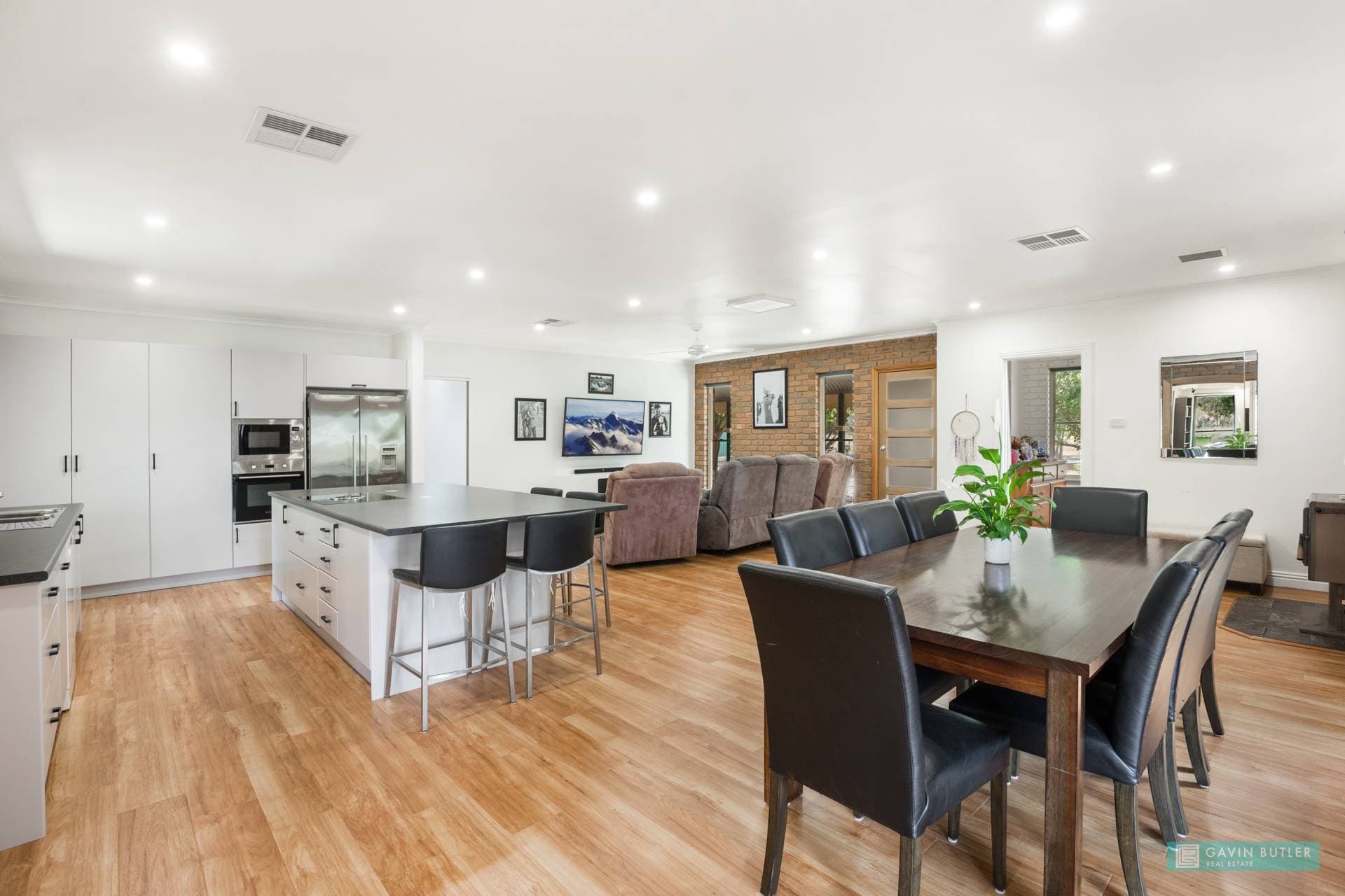 330 Station St, Epsom, VIC, Epsom - Thumbnail 3