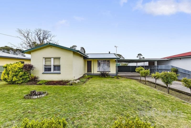 11 Bowering Street Millicent SA, Millicent - Thumbnail 2