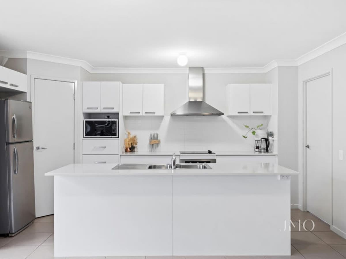 38 River Run Circuit, ORMEAU HILLS, Ormeau Hills - Thumbnail 2