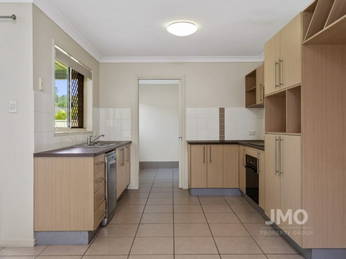 31 Shawnee Crescent, PIMPAMA, Pimpama - Thumbnail 2