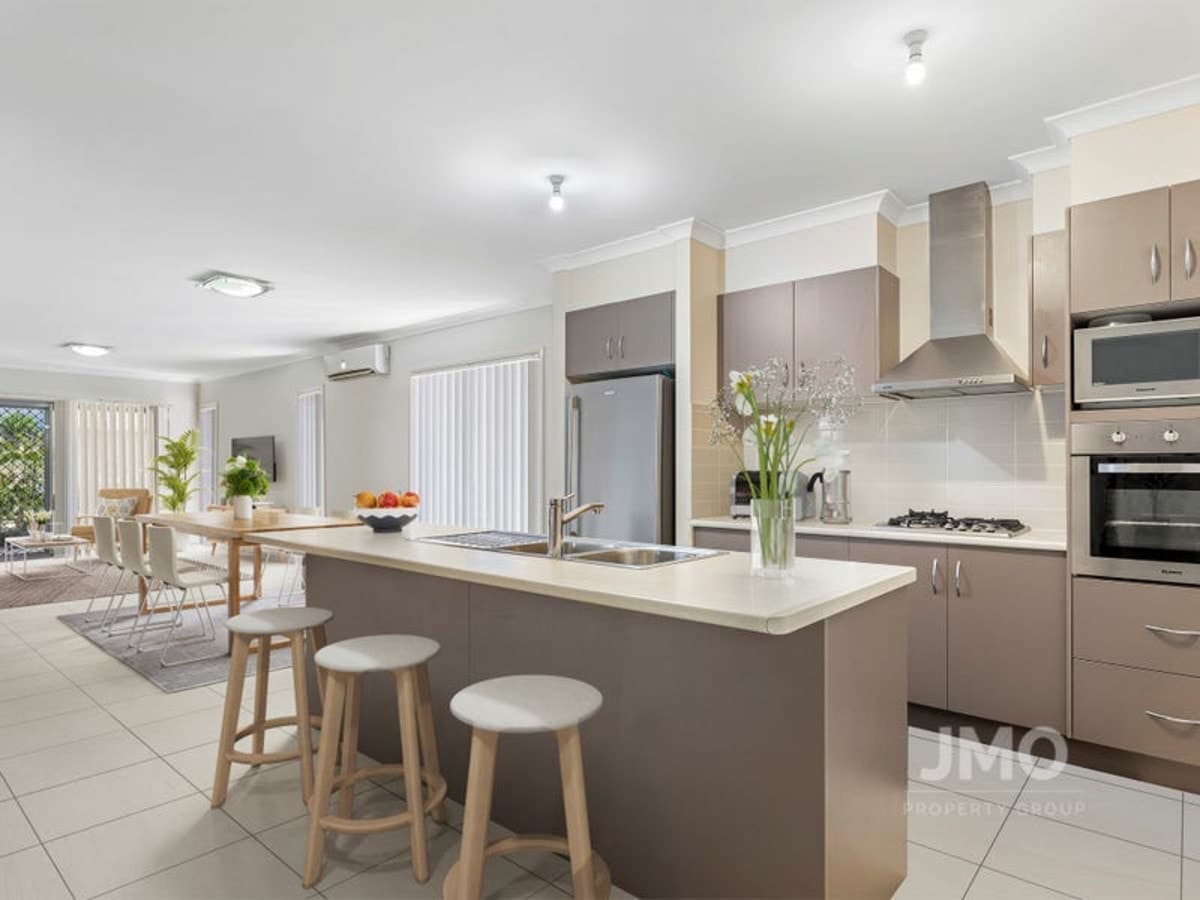 144 River Run Circuit, ORMEAU HILLS, Ormeau Hills - Thumbnail 2