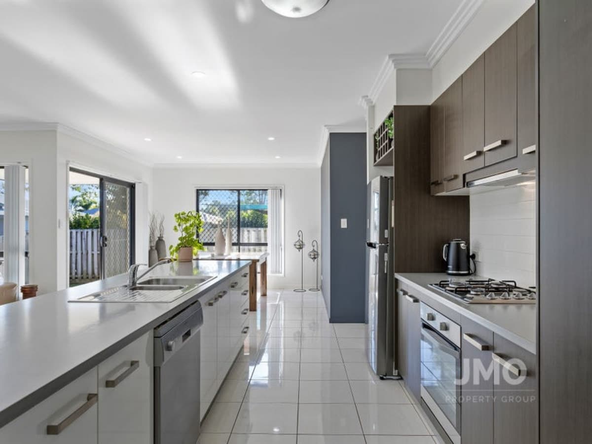 2/8 Strathburn Crescent, ORMEAU, Ormeau - Thumbnail 3