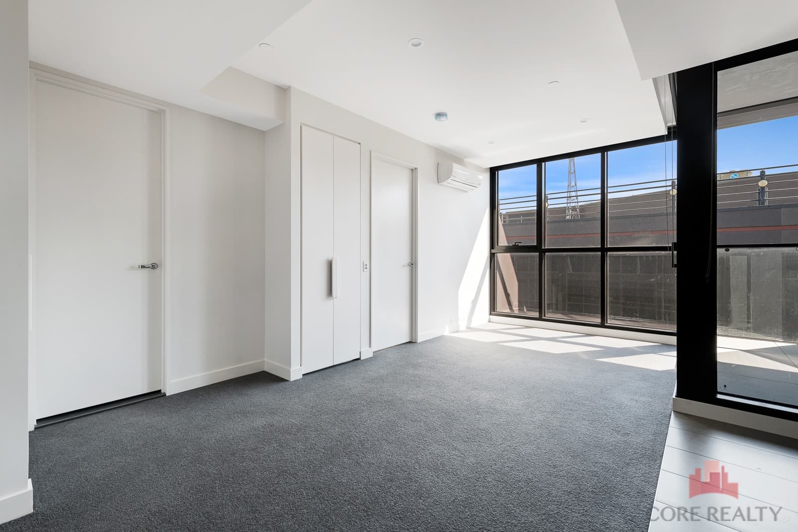 Unit 725/555 St Kilda  Road, Melbourne - Thumbnail 2
