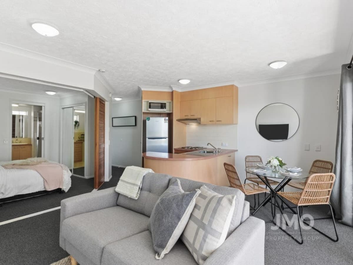 37/106 Marine Parade, SOUTHPORT, Southport - Thumbnail 3