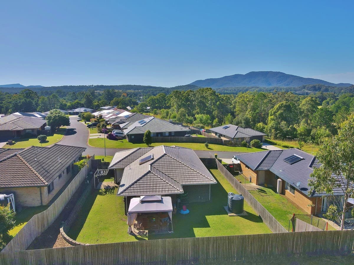 18 Mountain Spring Drive, Kendall, Kendall - Thumbnail 2
