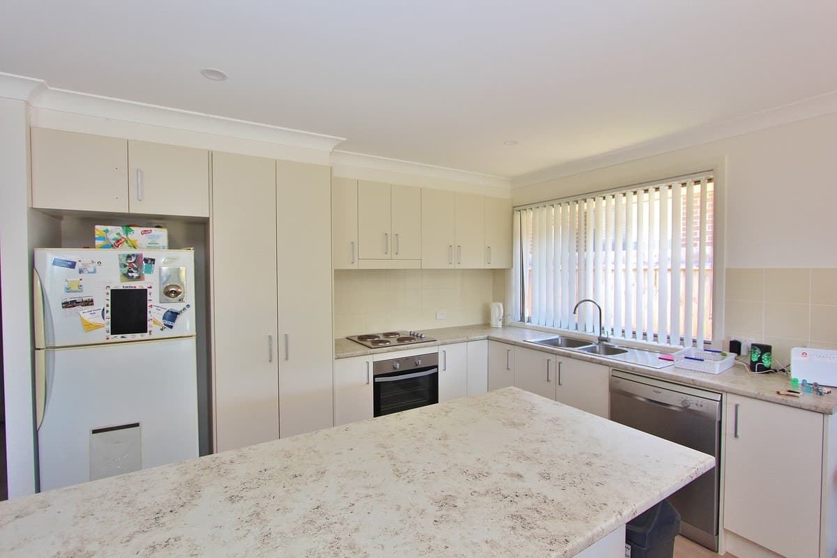 60 Cleone Drive, Kendall, Kendall - Thumbnail 2