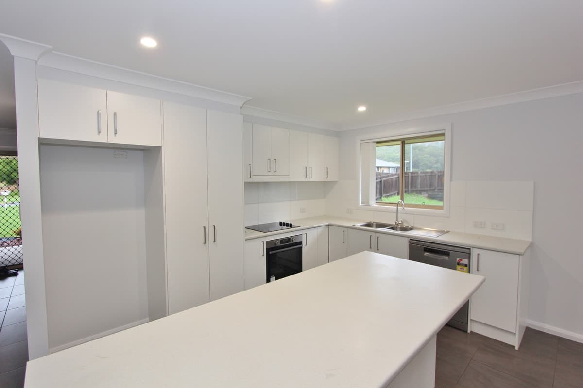 46 Cleone Drive, Kendall, Kendall - Thumbnail 4