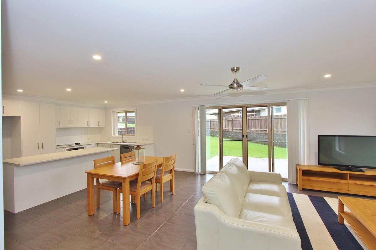 46 Cleone Drive, Kendall, Kendall - Thumbnail 5
