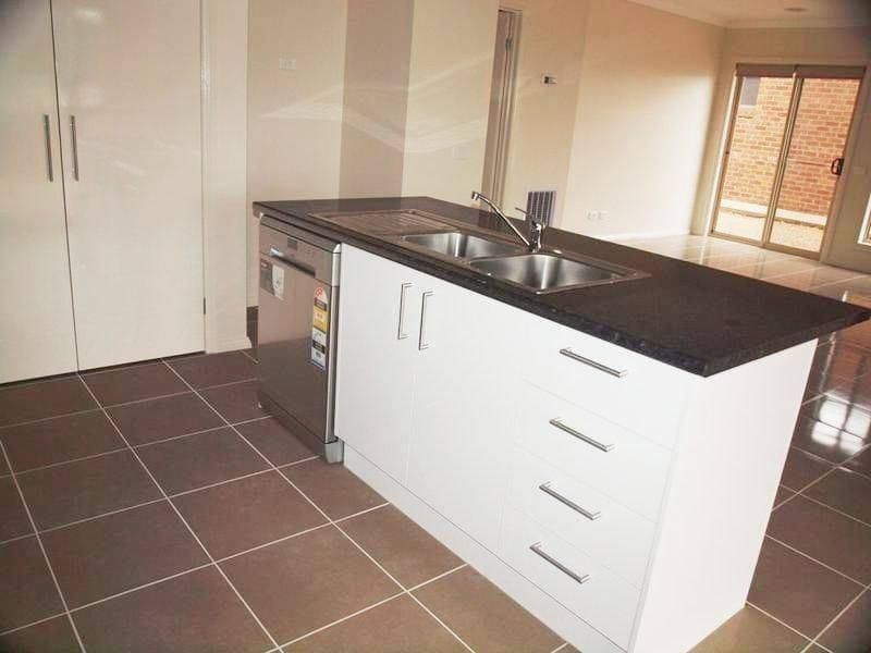 57 Soldatos Dr, Golden Square, VIC, Golden Square - Thumbnail 3