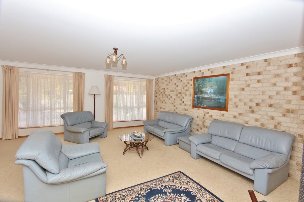 16 Brotherglen Drive, Kew, Kew - Thumbnail 2