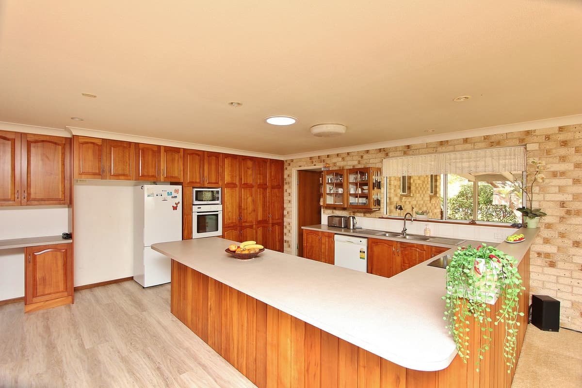 16 Brotherglen Drive, Kew, Kew - Thumbnail 4