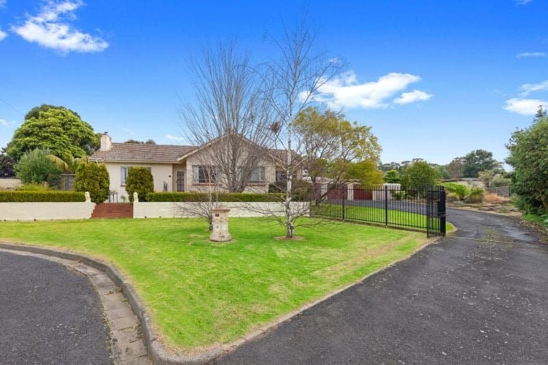 10 Marngo Place Mount Gambier SA, Mount Gambier - Image 1