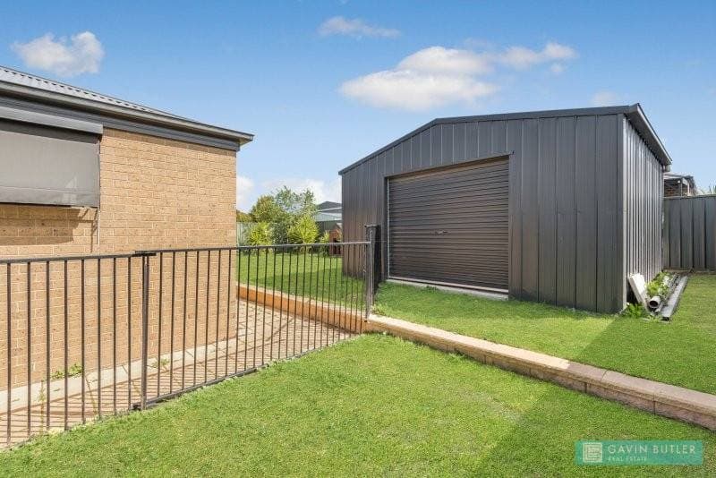 37 Greenfield Dr, Epsom, VIC, Epsom - Thumbnail 2