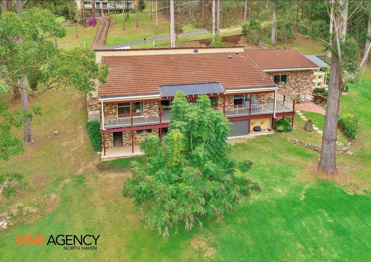 52 Benaroon Drive, Kendall, Kendall - Thumbnail 2