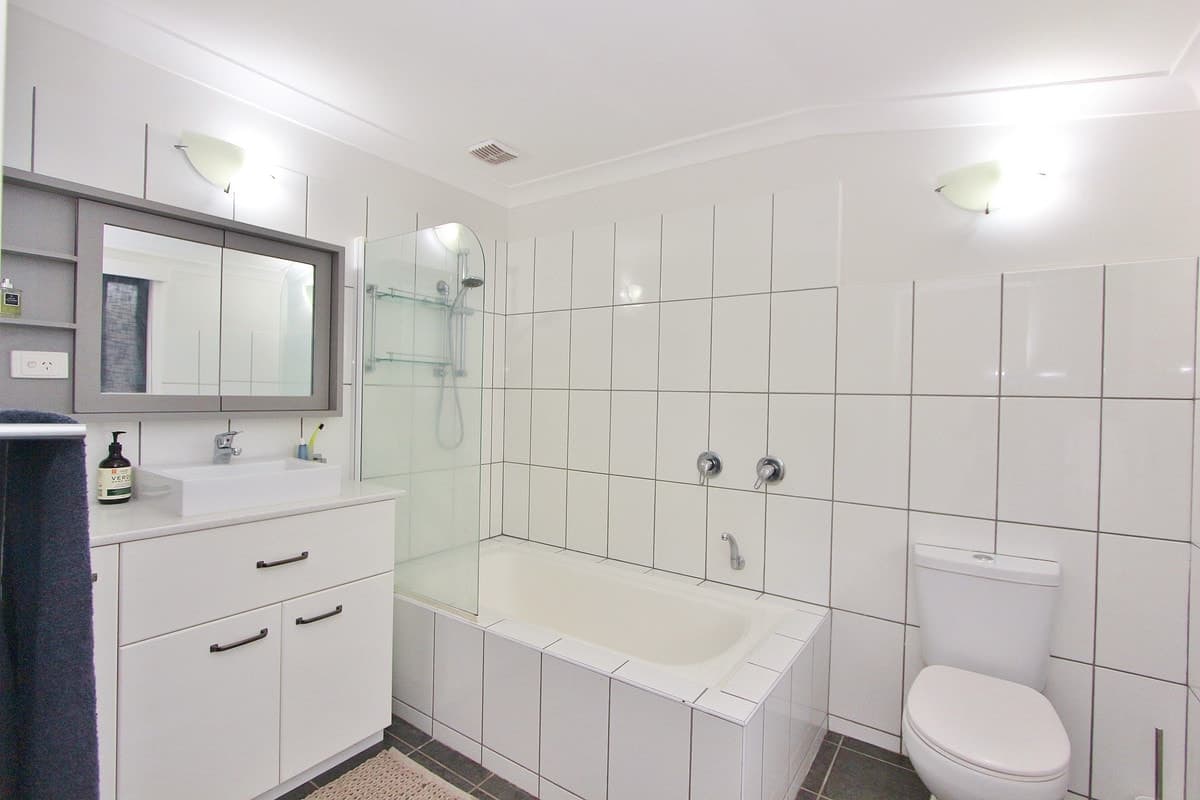 17 Laurel Street, Kendall, Kendall - Image 1