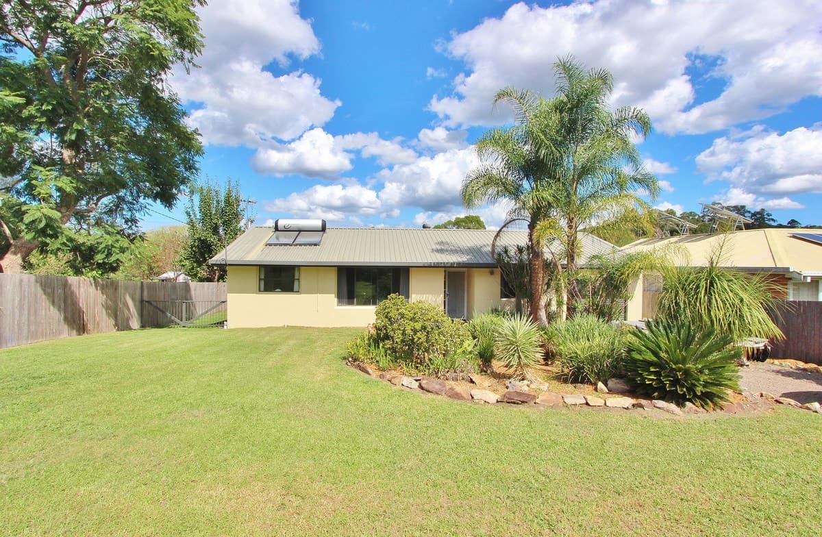 17 Laurel Street, Kendall, Kendall - Thumbnail 2