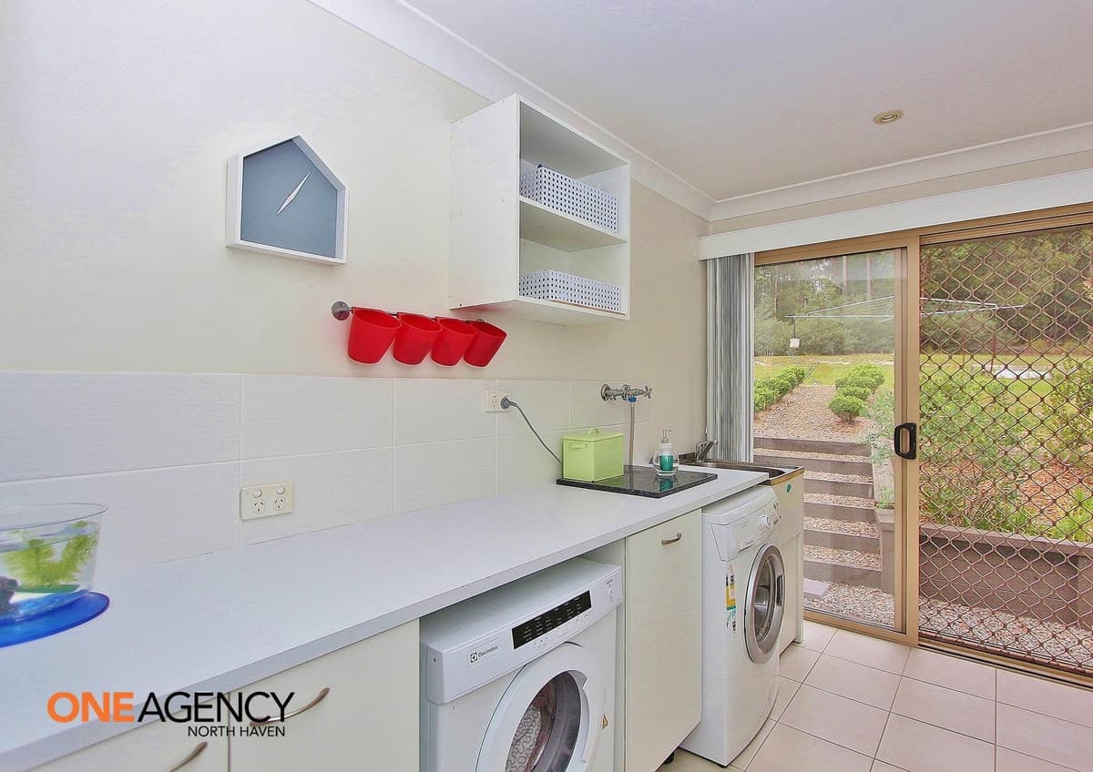 32 Lake Ridge Drive, Kew, Kew - Thumbnail 2