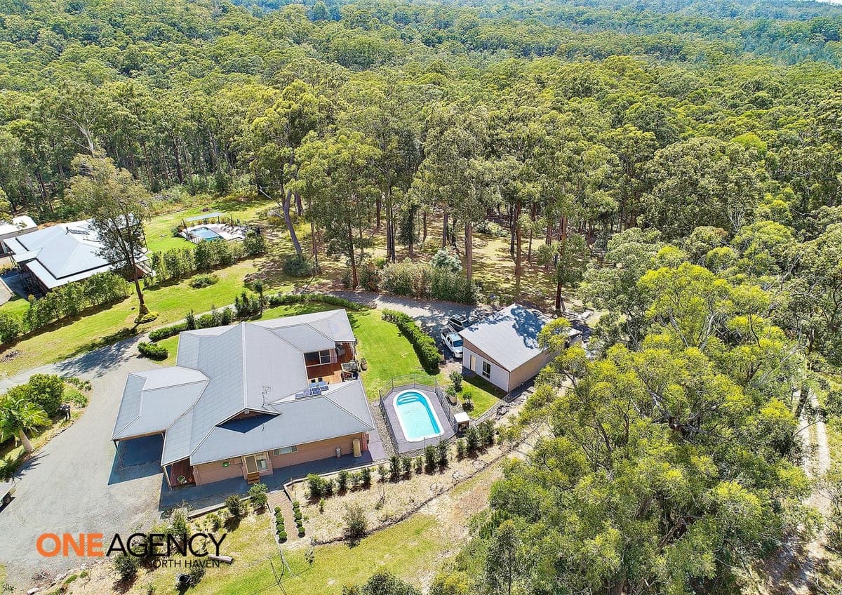32 Lake Ridge Drive, Kew, Kew - Thumbnail 3