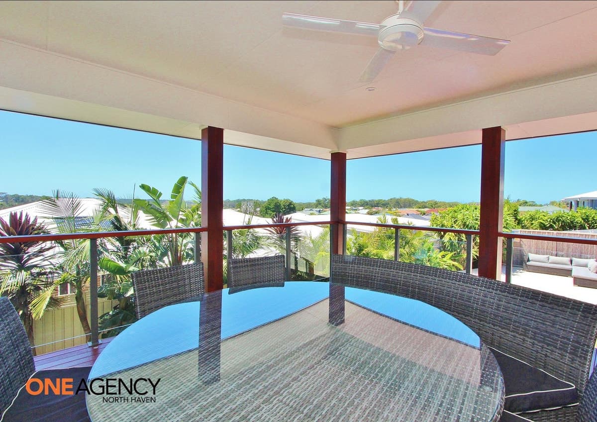 18 St Lucia Place, Bonny Hills, Bonny Hills - Image 1