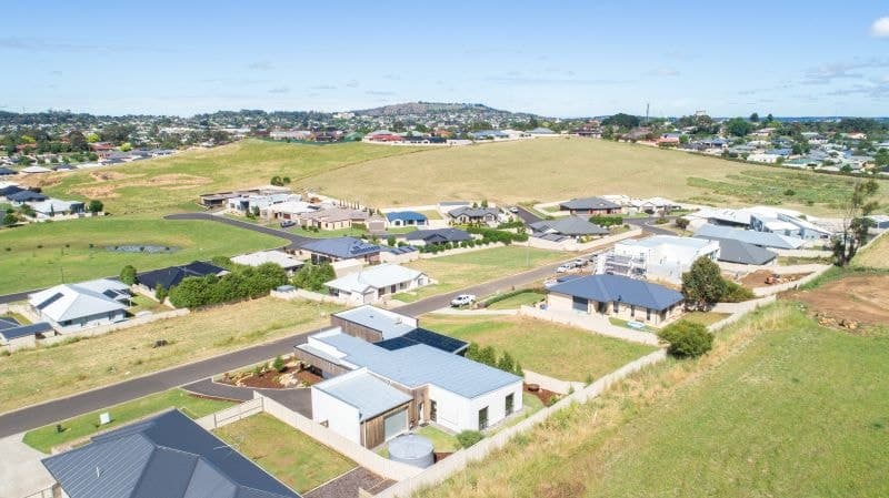 17 Stella Place Mount Gambier SA, Mount Gambier - Thumbnail 2
