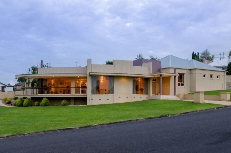 24 Hedley Street Mount Gambier SA, Mount Gambier - Thumbnail 2