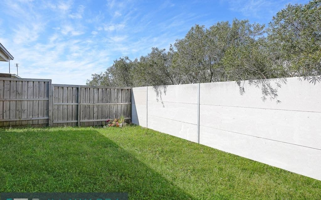 17 Churchill Circuit, BARRACK HEIGHTS NSW 2528, Barrack Heights - Thumbnail 2