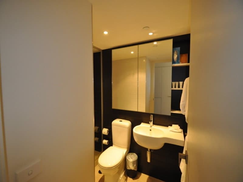 912B/572 St Kilda Road, Melbourne - Thumbnail 4