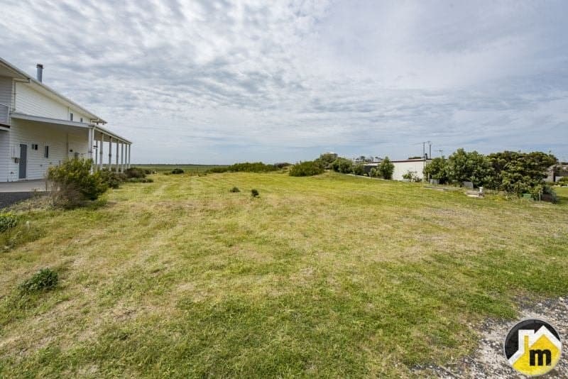 8 Cape Douglas Road Cape Douglas SA, Cape Douglas - Image 1