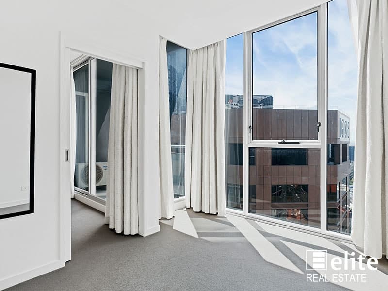 2407/8 Franklin Street, Melbourne - Thumbnail 2