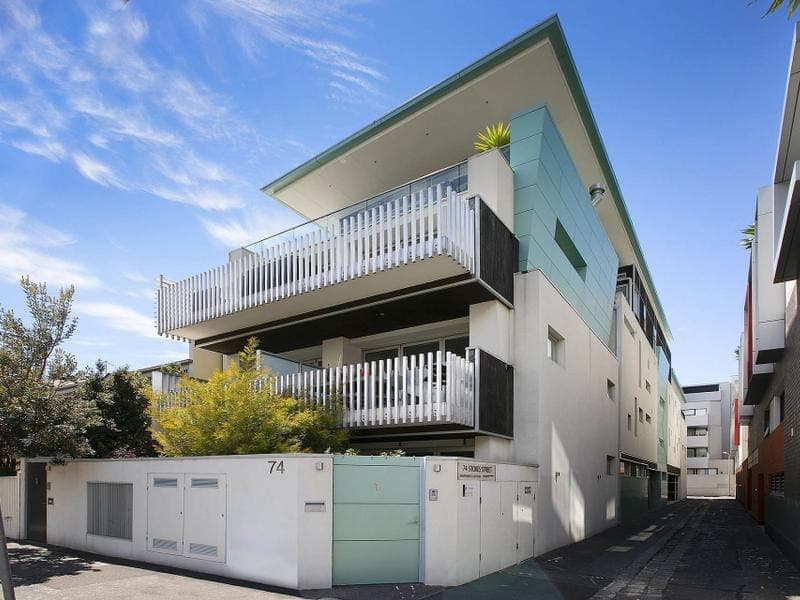7/74 Stokes Street, Port Melbourne - Image 1