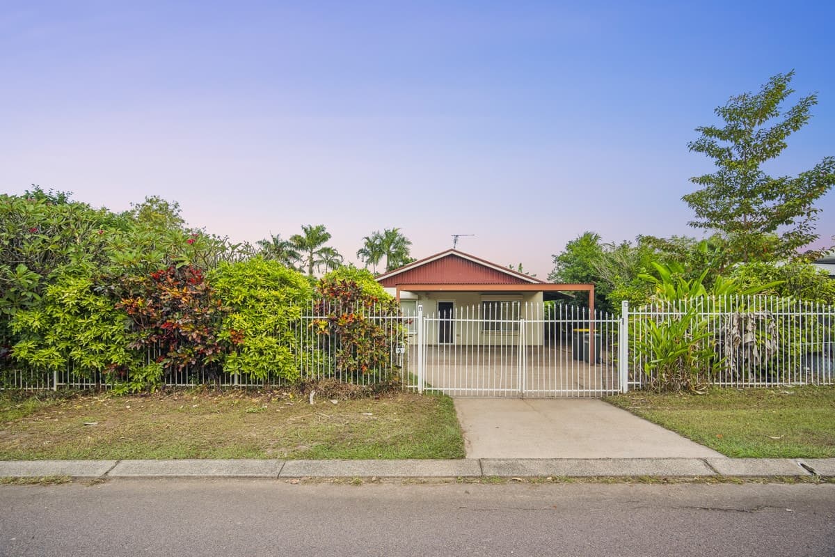 Private Tropical Sanctuary with Space, Style, Solar, Huge Pool, Renovations And Massive Potential, Style - Image 1