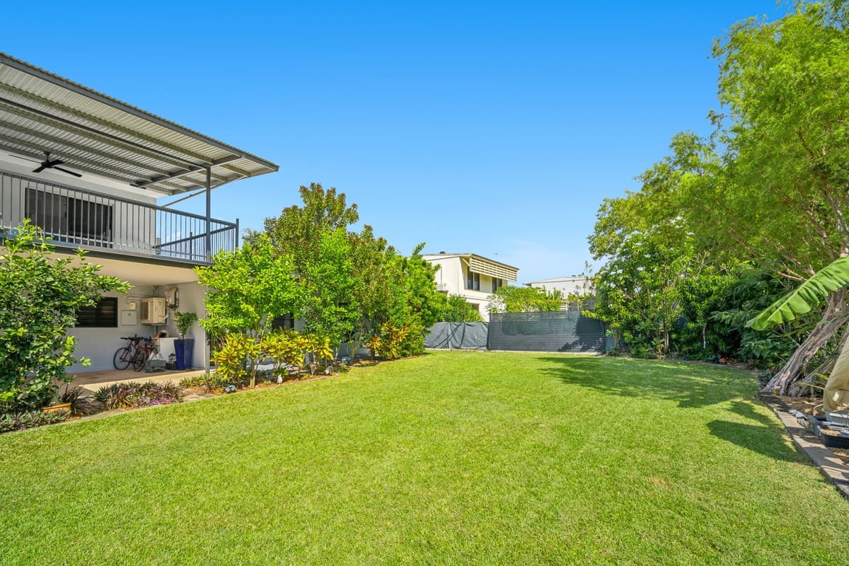 A Tropical Stunner with Space, Style and Everything You Could Want In  Darwin Home, Style And Everything You Could Want In Darwin Home - Thumbnail 3
