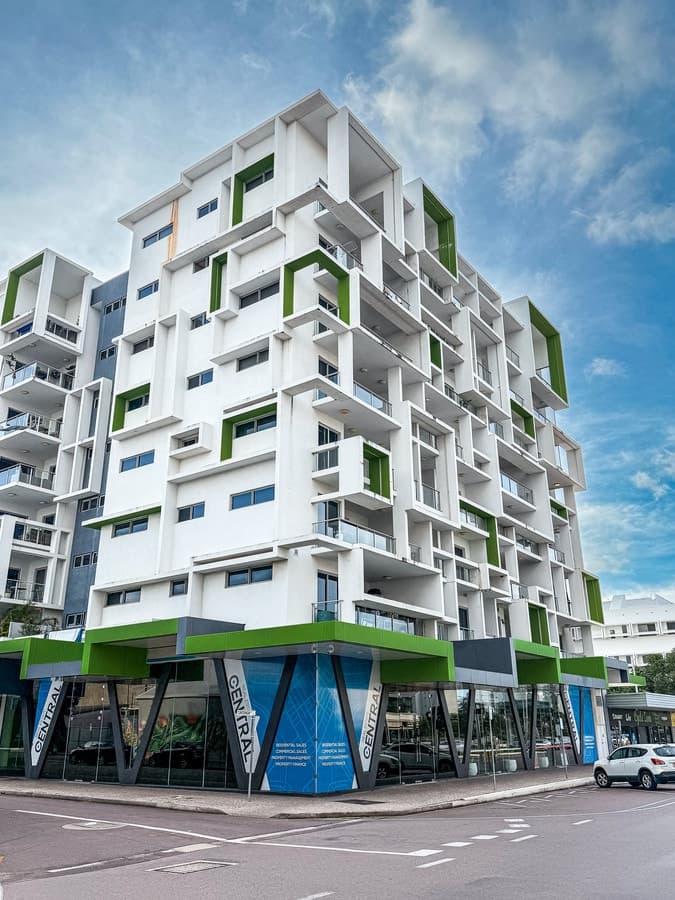 701 / 39 Cavenagh Street, DARWIN CITY NT 0800, Top-Floor Executive Apartment In Darwin With High Rental Return - Thumbnail 2