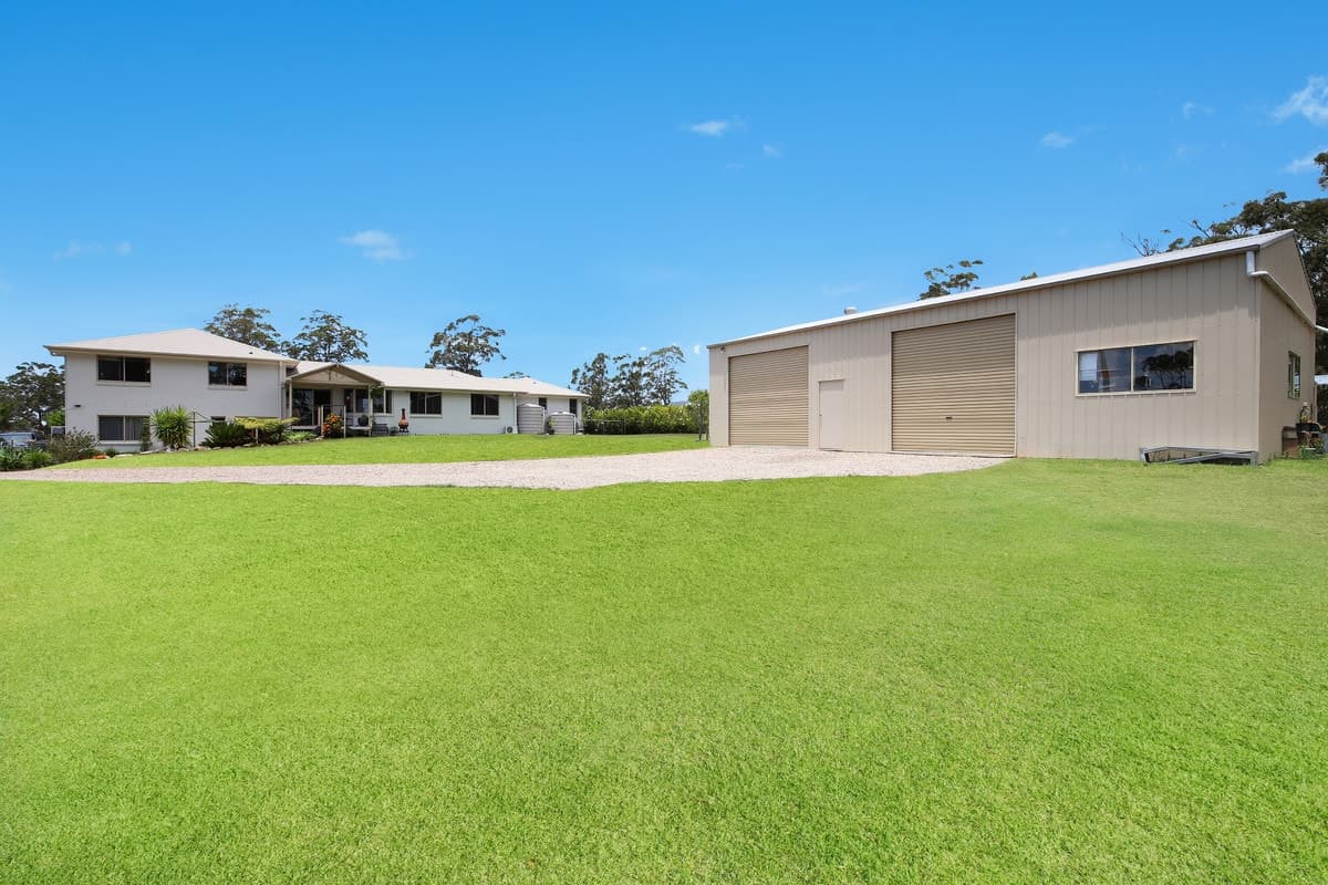 15 Lake Ridge Drive, Kew, Kew - Image 1