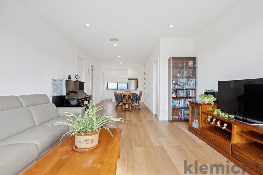 6a  Davis  Road, Glynde, Glynde - Image 1
