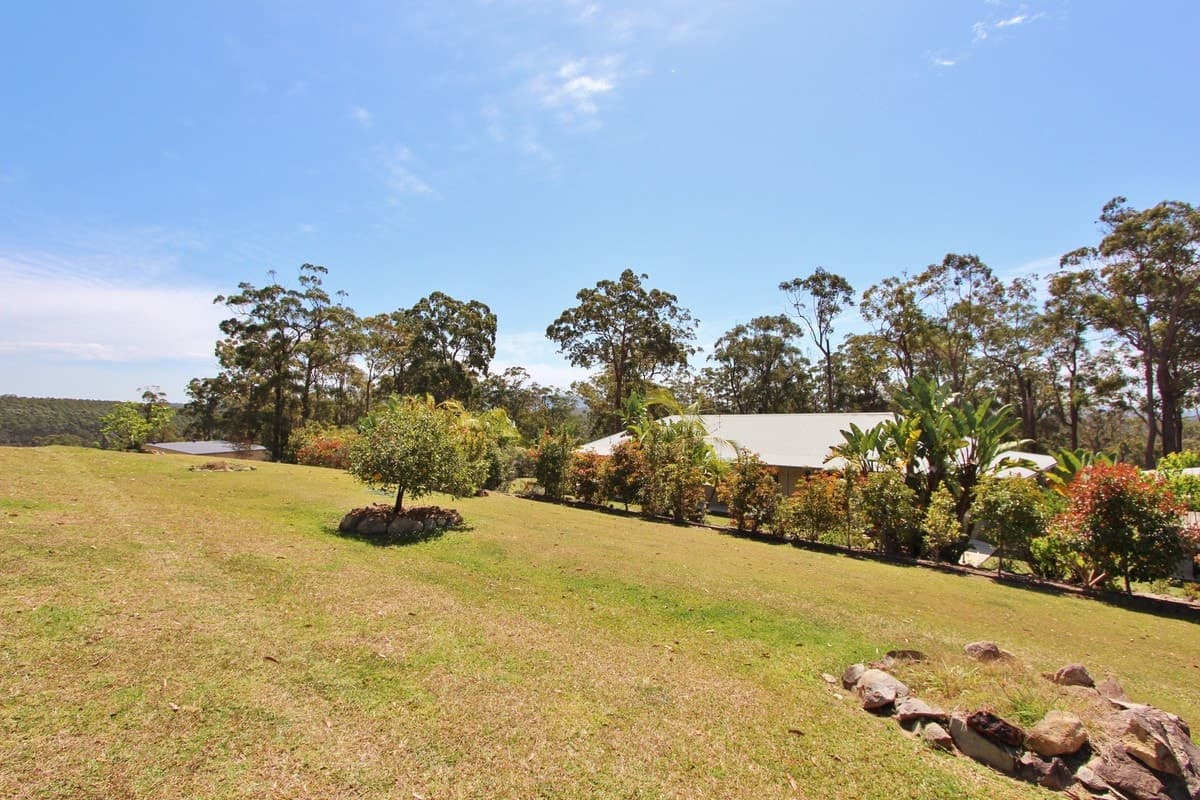 28 Lake Ridge Drive, Kew, Kew - Thumbnail 2