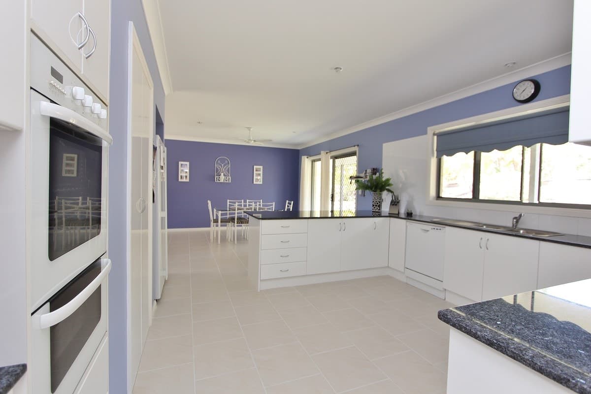28 Lake Ridge Drive, Kew, Kew - Thumbnail 5